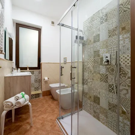 E Dintorni - Valentino Apartament *