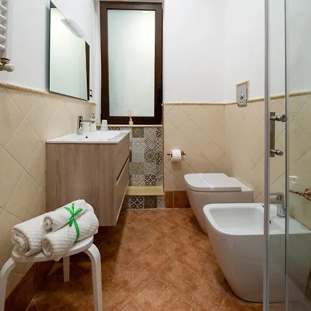 E Dintorni - Valentino Apartament *